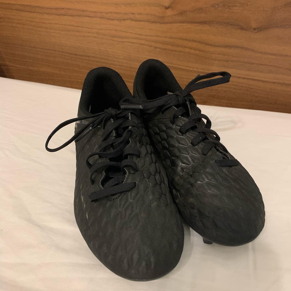 Kids Nike Hypervenom soccer cleats size 2.5